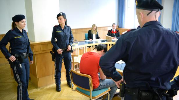 Bub in Hallenbad vergewaltigt: Sechs Jahre Haft