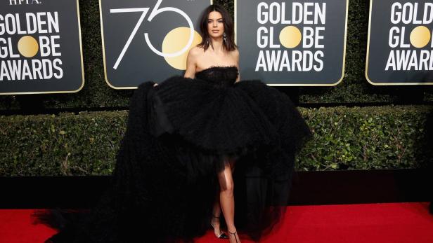 Golden-Globes-Mode: Alle in Schwarz - außer eine