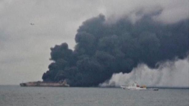 China: Brennender Öltanker droht zu explodieren