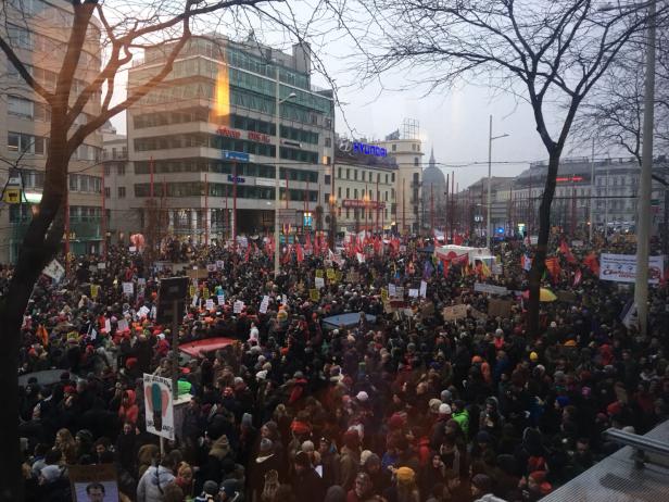 Live-Blog: Zehntausende demonstrieren gegen Regierung