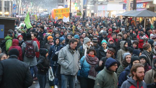 Live-Blog: Zehntausende demonstrieren gegen Regierung