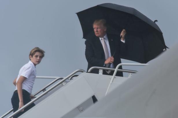 Lässt Trump seine Ehefrau im Regen stehen?