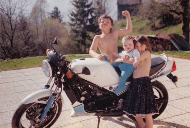 Baby Matthias Walkner mit Schwester Eva und Bruder Gerald