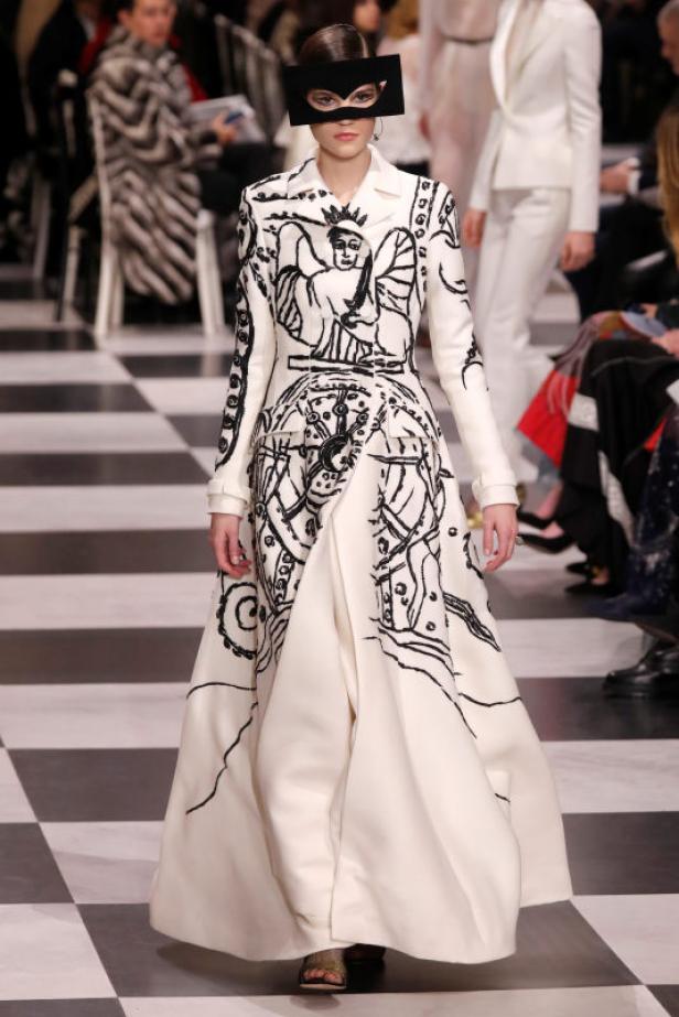Haute Couture: Dior zeigt surreale Mode in Paris