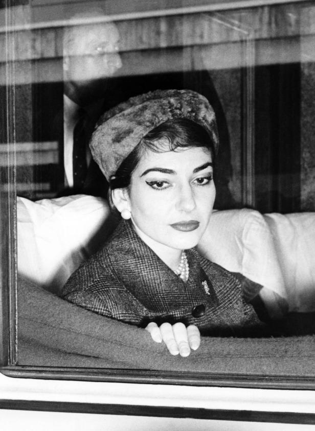 Callas kehrt auf die Bühne zurück (und Juhnke spielt wieder Theater)
