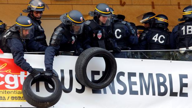 Frankreichs Gefängniswärter rebellieren seit 10 Tagen