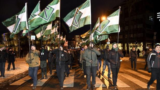 Die Neonazi-Gruppe 'Nordic Resistance Movement' setzt auf die Tiwaz-Rune.