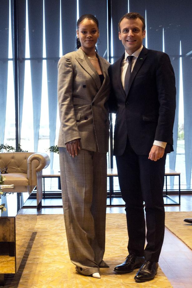 Rihanna trifft Macron im ungewohnten Business-Look
