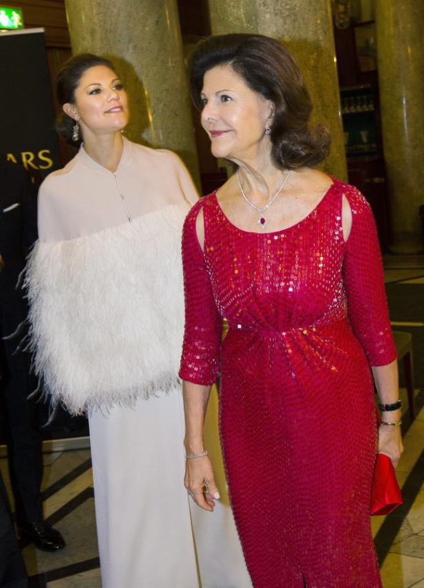 Königin Silvia und Kronprinzessin Victoria bei einer Veranstaltung.