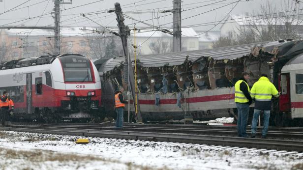 Zugsunglück in der Steiermark: Strecke bis Mittwoch gesperrt