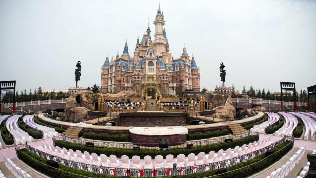 Kommerz trifft Kommunismus: Erstes Disneyland Chinas in Shanghai eröffnet