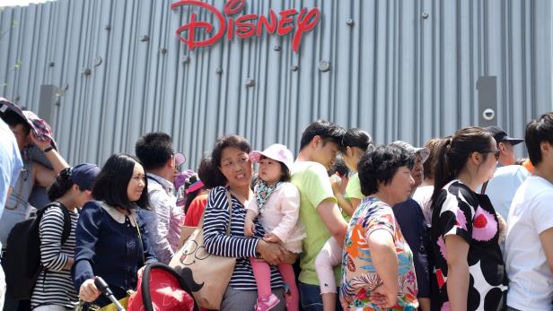 Kommerz trifft Kommunismus: Erstes Disneyland Chinas in Shanghai eröffnet