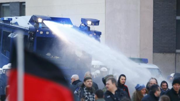 Köln: Polizei löste Pegida-Demo auf