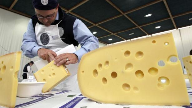 Die Parität zum Euro würde der Schweizer Wirtschaft auf Dauer teuer kommen.
