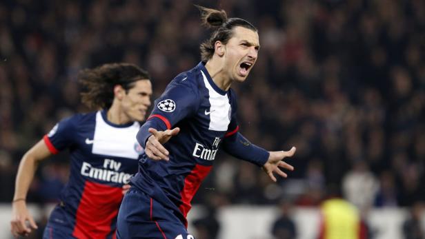 Zlatan Ibrahimović jubelt während eines Fußballspiels.