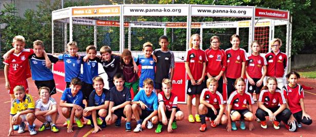 Mobiler Fußballplatz "Gurkerl" statt Tore