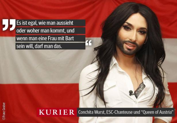 Conchita Wurst, ESC-Chanteuse und „Queen of Austria“, vor der österreichischen Flagge.