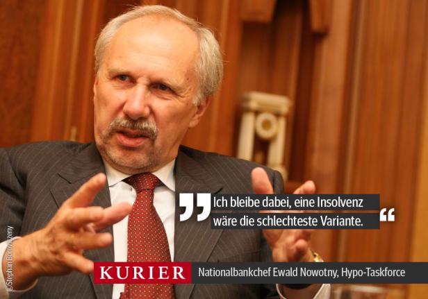 Nationalbankchef Ewald Nowotny von der Hypo-Taskforce gestikuliert.
