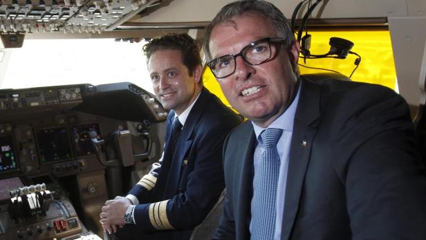 Airline-Chef Carsten Sporh (r.) Carsten Spohr hat auch schon einmal besser ausgesehen
