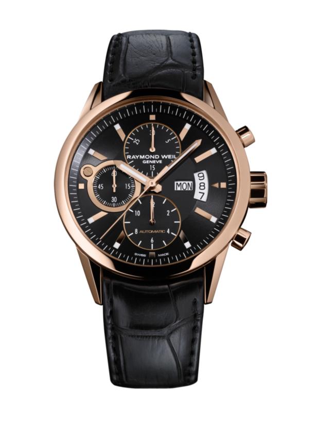 Eine goldene Raymond Weil Automatikuhr mit schwarzem Zifferblatt und Lederarmband.
