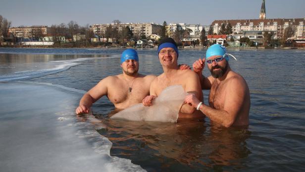 Kältewelle: Sportfreuden auf dem und im Eiswasser