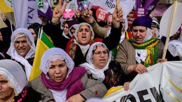 Frauendemo in Türkei mit Gewalt aufgelöst