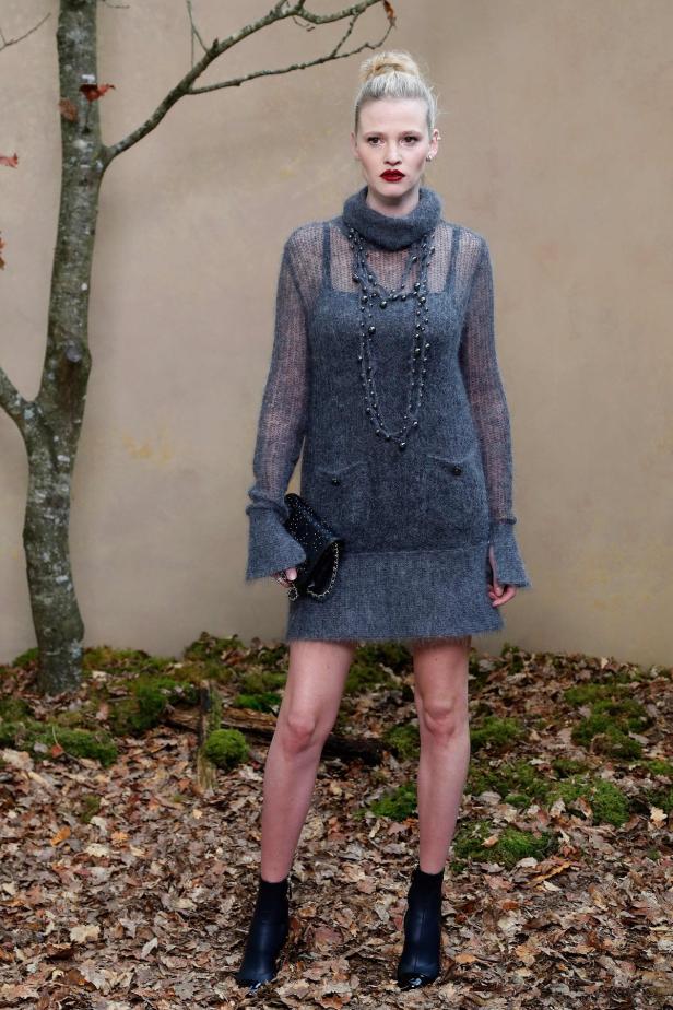 Chanel: Lagerfeld erklärt XL-Schals zum Trend