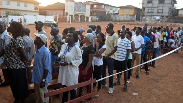 Sierra Leone: Präsidenten- und Parlamentswahl hat begonnen