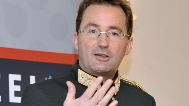Polizeipräsident Pürstl verteidigt Großeinsatz
