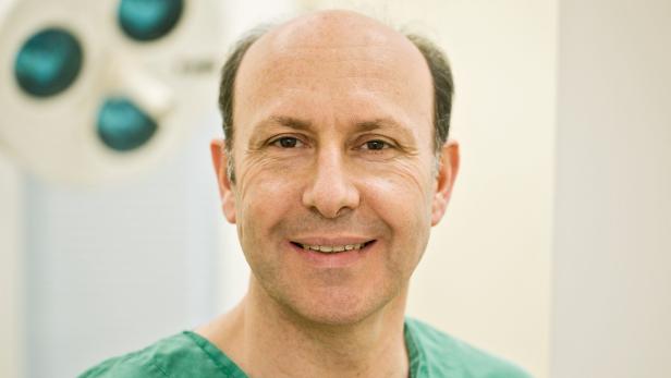 Univ.-Prof. Edvin Turkof, Facharzt für Plastische Chirurgie.