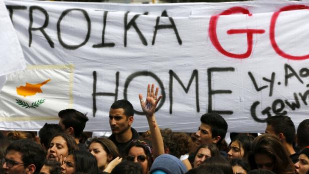 Students take part in anti-Troika protest in Nicos