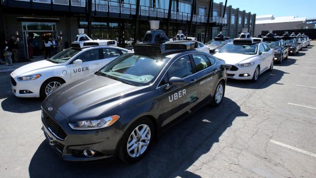 Roboterwagen tötet Fußgängerin: Uber stellt Testfahrten ein