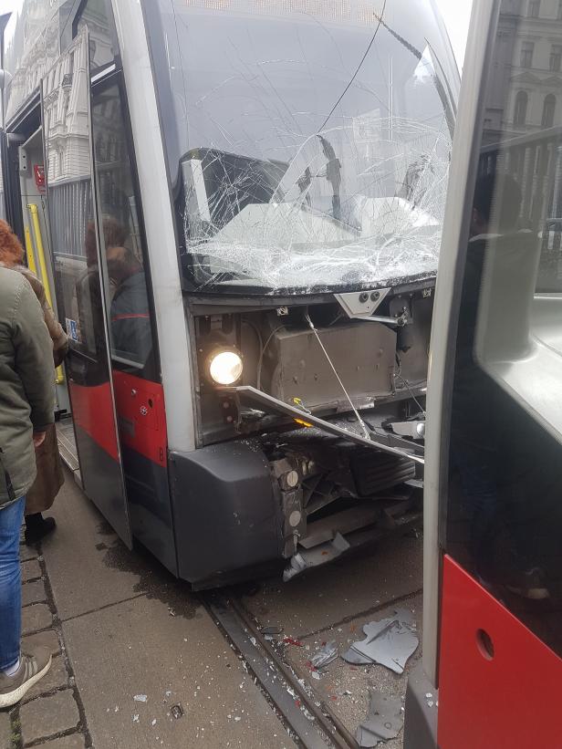 Auffahrunfall von zwei Straßenbahnen in Wien