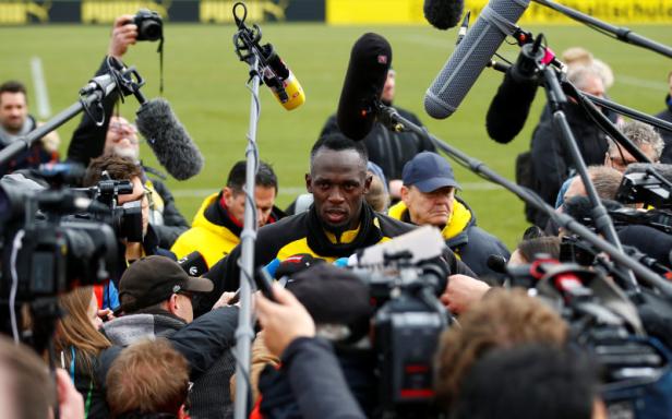 Usain Bolt traf im BVB-Training per Kopf und Elfer