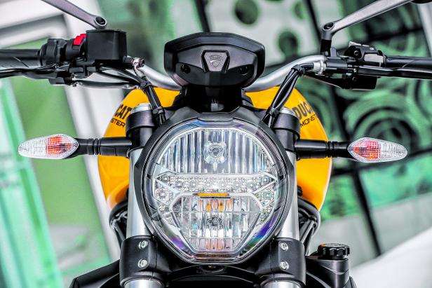 Ducati Monster 821: Der goldgelbe Weg der Mitte