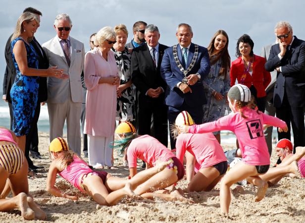 Camilla spielt Tischtennis: Australien-Besuch der Brit-Royals