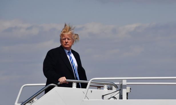 Donald hat die Haare schön: Trumps Frisur sorgt für Erheiterung