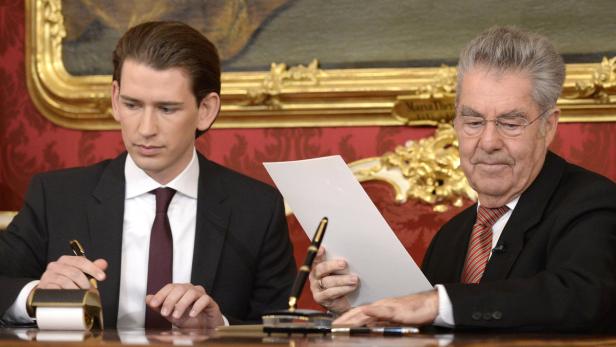 Sebastian Kurz und Heinz Fischer bei einer feierlichen Veranstaltung.