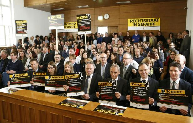 Justizbudget: Richter protestieren im Schwurgerichtssaal