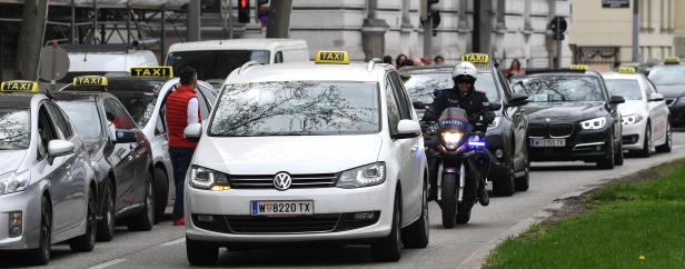 Taxler-Demo: 1000 Hupen gegen Uber 