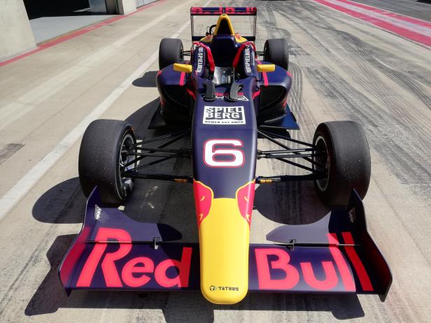 Am Steuer eines Formel 4 am Red Bull Ring