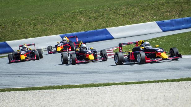 Am Steuer eines Formel 4 am Red Bull Ring