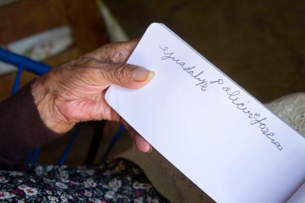 96-jährige Mexikanerin hat mit der Oberschule begonnen