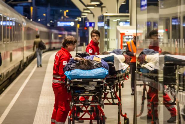 Zugunglück in Salzburg: Dutzende Verletzte