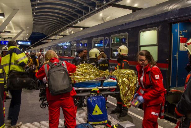 Zugunglück in Salzburg: Dutzende Verletzte