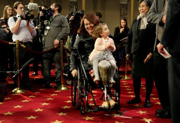Premiere: US-Senatorin brachte erstmals Baby mit in die Arbeit