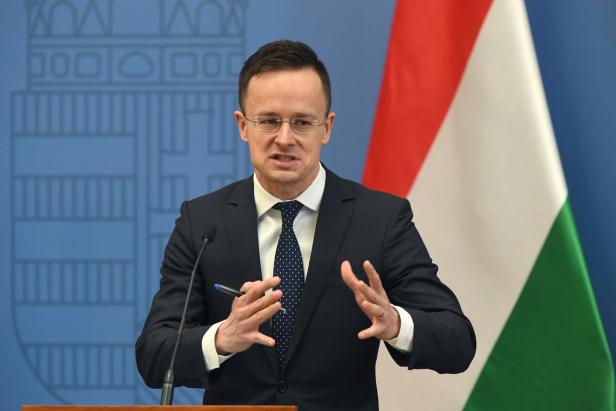 Ungarns Außenminister kritisiert Van der Bellen wegen Soros-Aussage