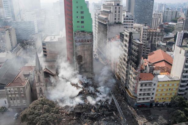 Hochhaus nach Feuer eingestürzt: Dutzende Vermisste in Sao Paulo