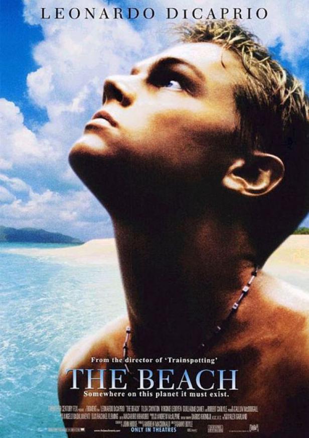Das Filmplakat für „The Beach“ zeigt Leonardo DiCaprio, der zum Himmel aufblickt.