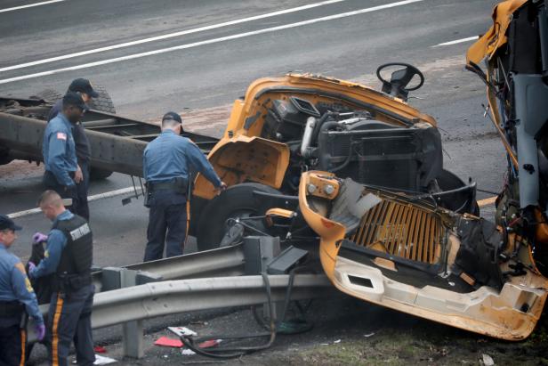 Schulbus-Unglück in New Jersey: Zwei Tote und dutzende Verletzte